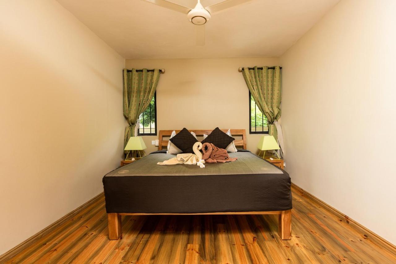 Happy Days Guest House Le Morne Ngoại thất bức ảnh