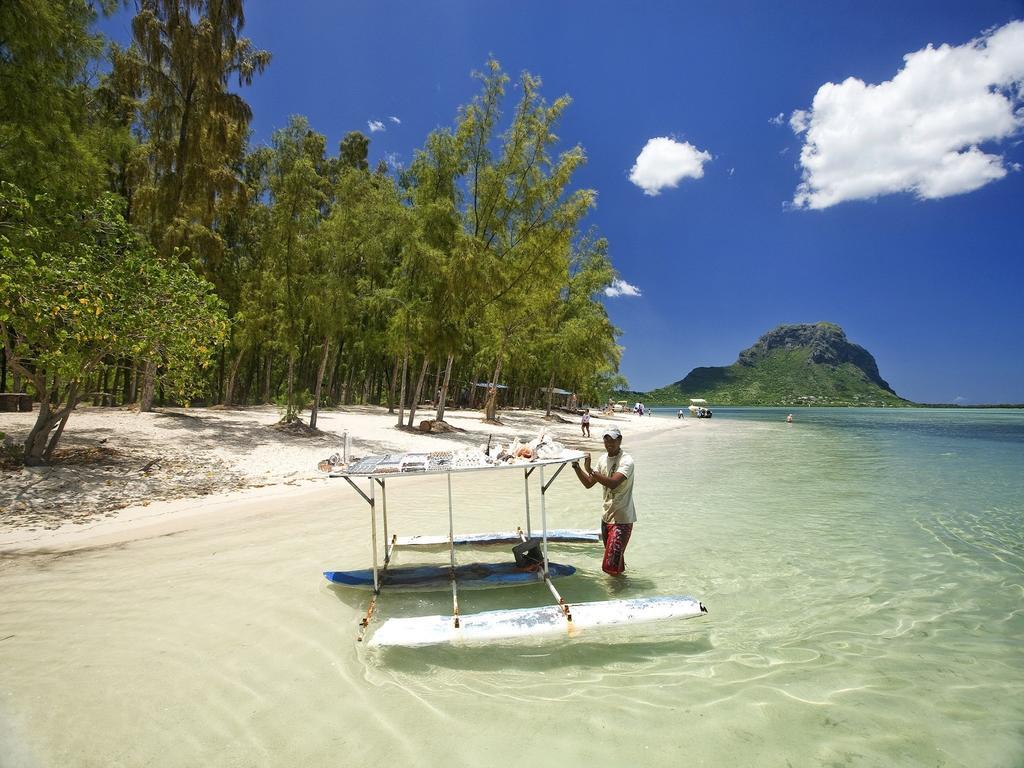 Happy Days Guest House Le Morne Ngoại thất bức ảnh