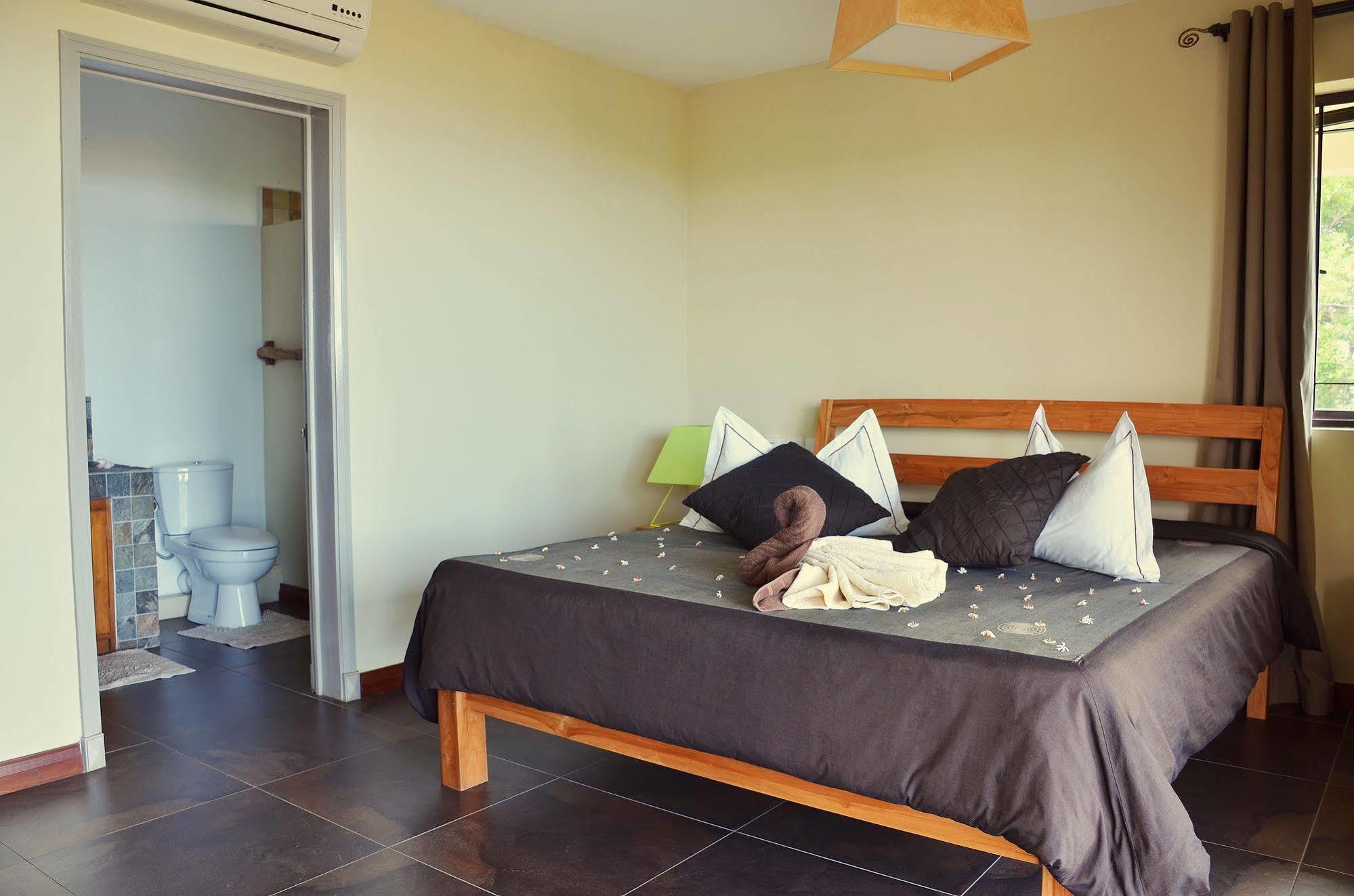 Happy Days Guest House Le Morne Ngoại thất bức ảnh